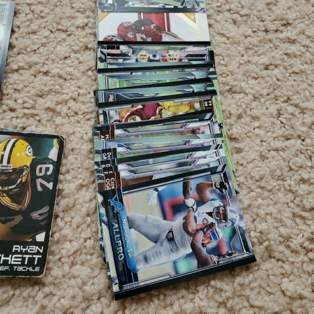SOLD NFL trading cards lot - Picture 2 of 8